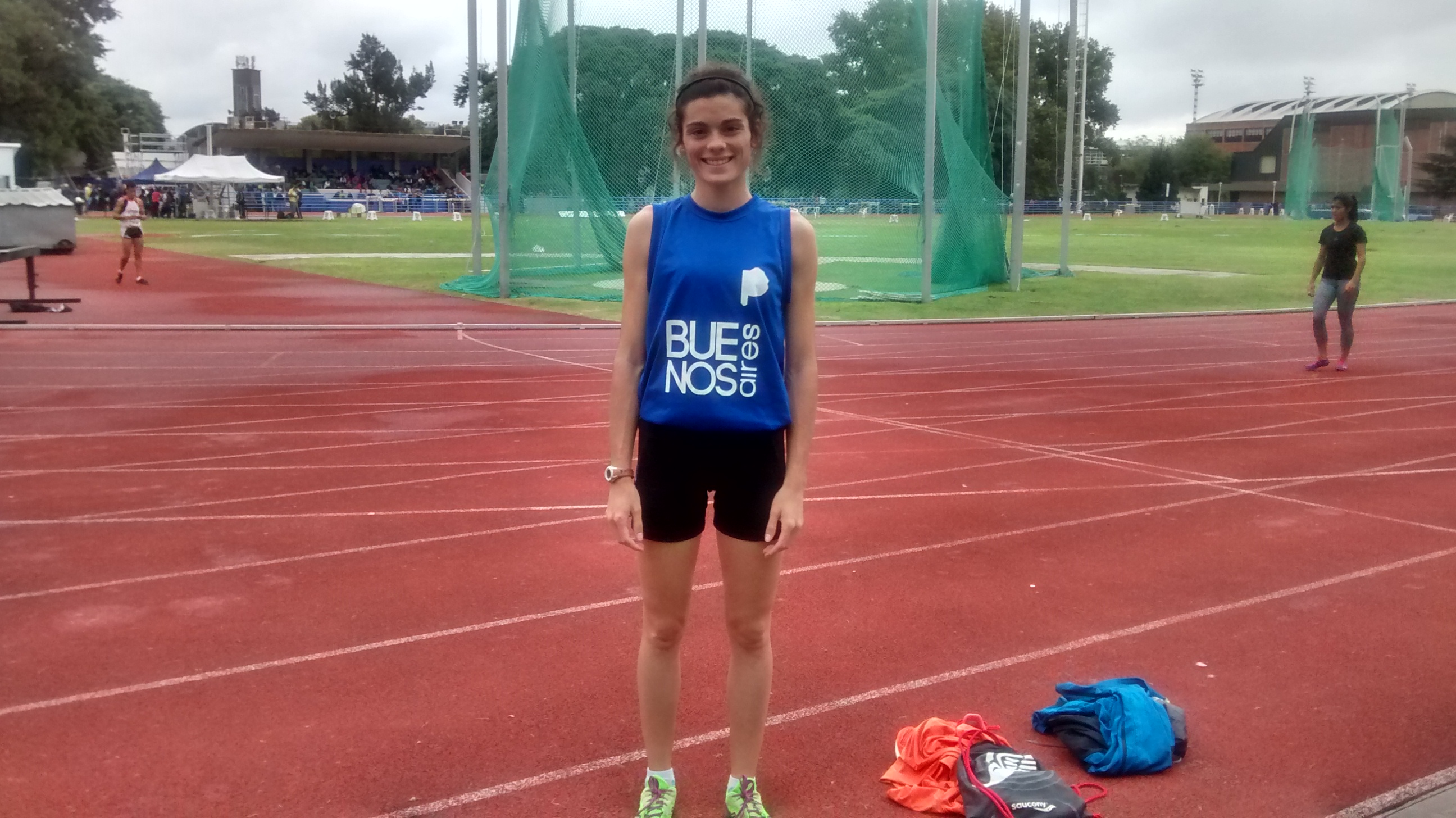 Silvana Agüero antes de su serie de 400 metros llanos.