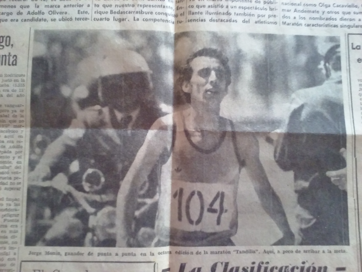 Jorge Monín, ganador de punta a punta en la octava edición de la maratón “Tandilia”. Aquí, a poco de arribar a la meta.
